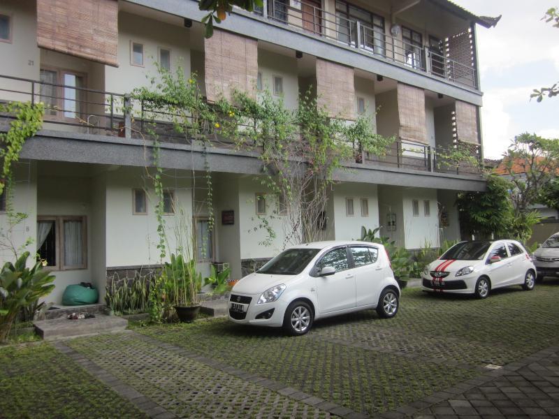 Urbanview Hotel Wayan Mansion Denpasar Eksteriør billede